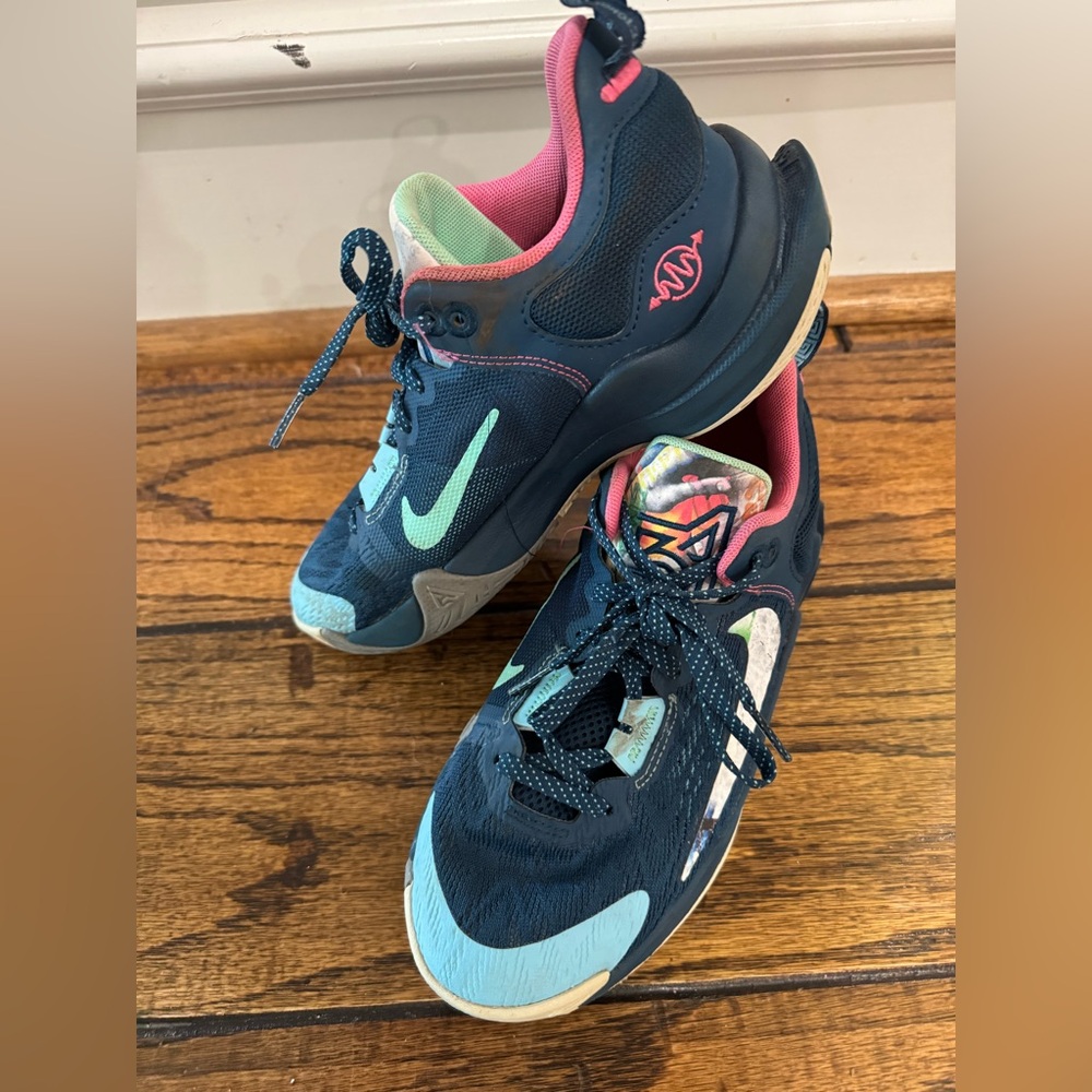 Nike Kids Giannis Immortality 2 Basketball Shoes (Big Kid) Size 4.5